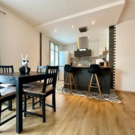 147 - Vue Cite Medievale Et Parking 카르카손