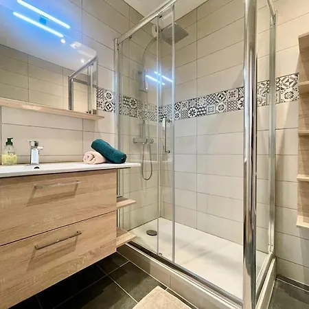 147 - Vue Cite Medievale Et Parking 아파트 *