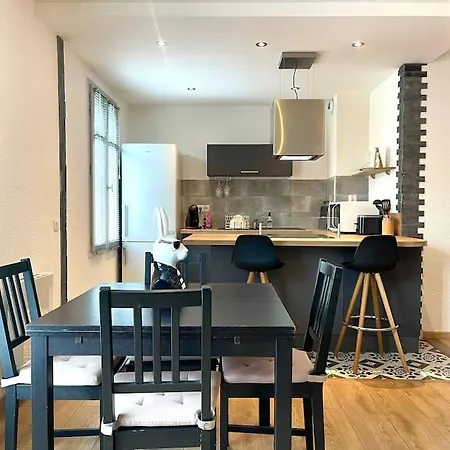 147 - Vue Cite Medievale Et Parking 카르카손