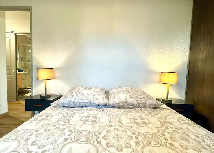 147 - Vue Cite Medievale Et Parking Apartman *