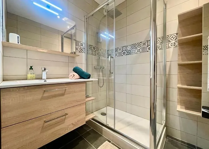 147 - Vue Cite Medievale Et Parking Apartman *